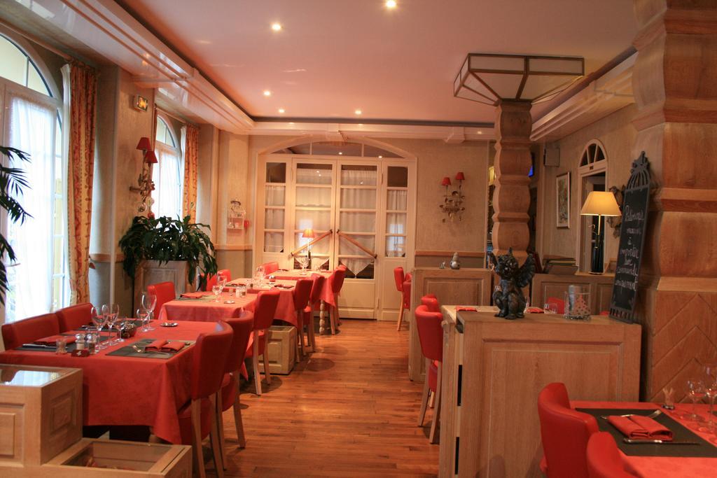 Hotel Roche De Vic Albussac Zewnętrze zdjęcie